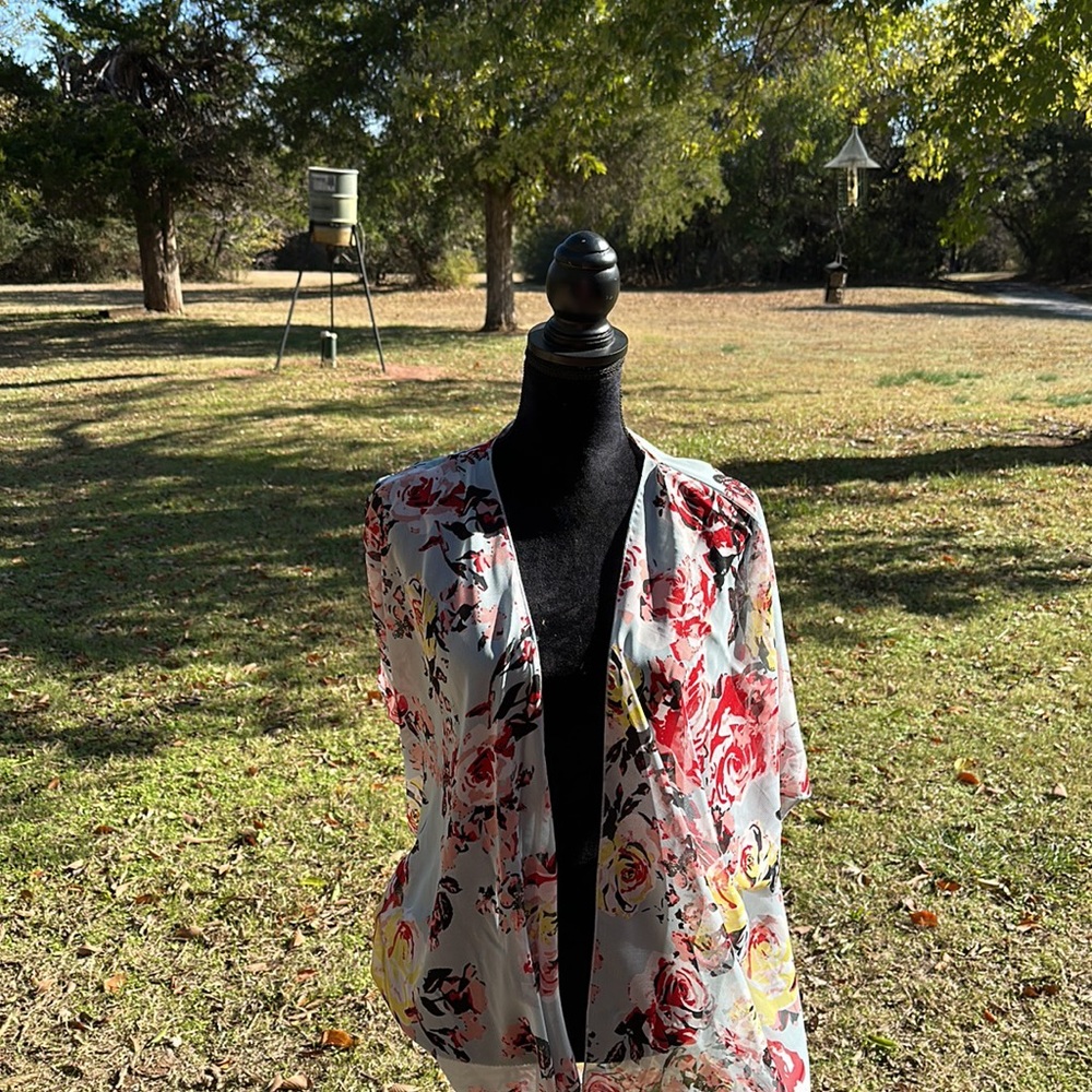 NWT kimono duster jacket sky blue floral 35” long, free size L-XL 60” new topper - Picture 11 of 14